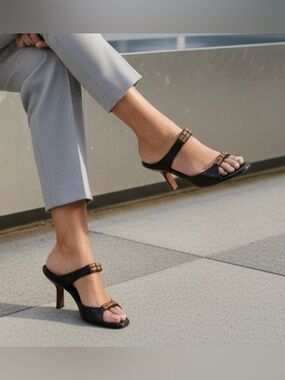 Cole Hahn Black with Brown Embellishment Leather Sandals Size 7.5B